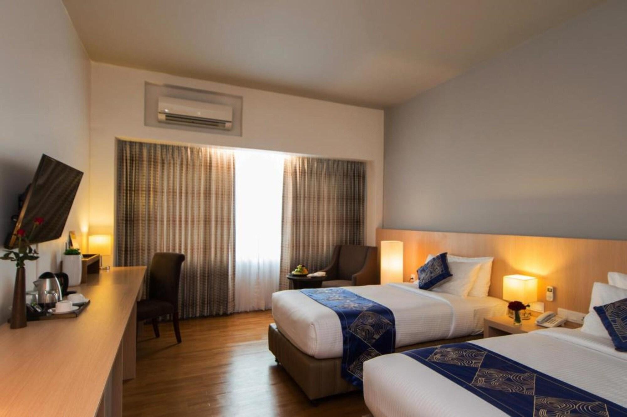 Wyne Hotel Yangon Exterior foto